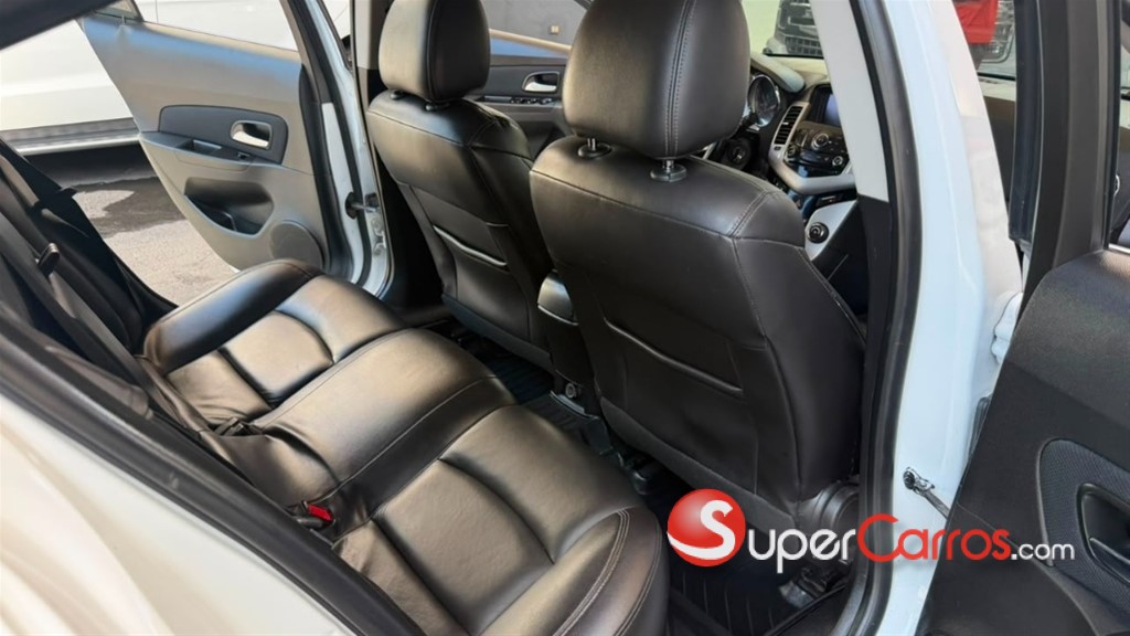 2014 Chevrolet Cruze LT — foto 9 / 12