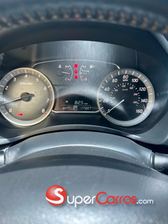 2015 Nissan Sentra SR — foto 4 / 10