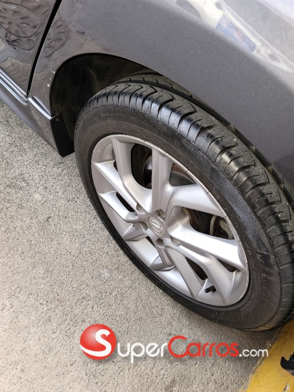 2015 Nissan Sentra SR — foto 8 / 10