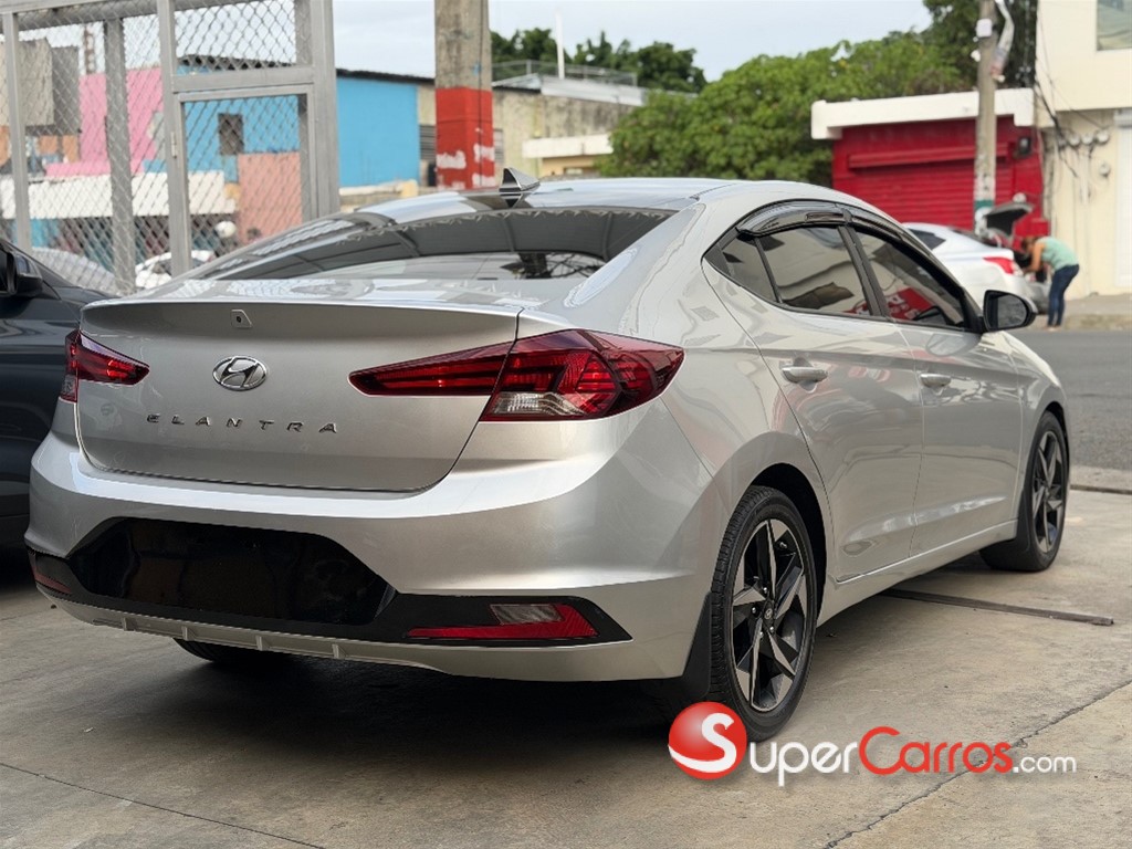 2020 Hyundai Elantra SEL — foto 8 / 9