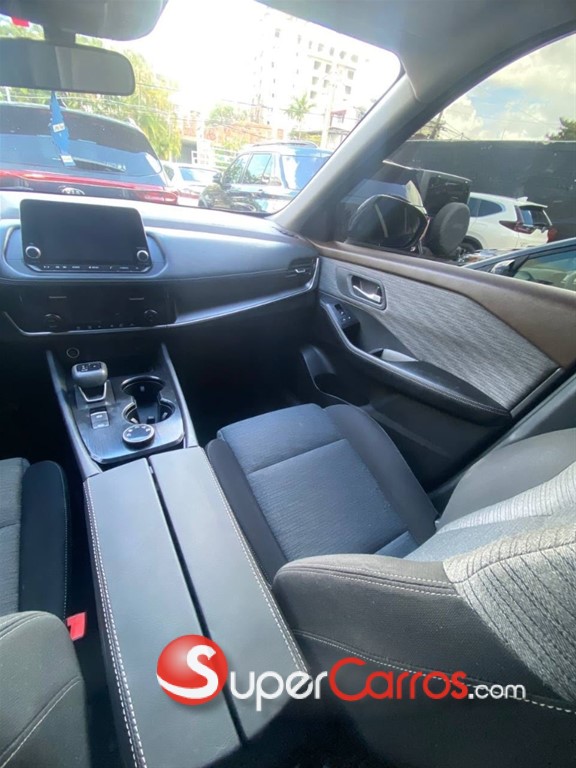 2021 Nissan Rogue SV — foto 8 / 10