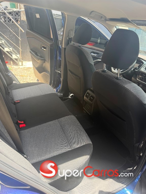 2021 Nissan Rogue SV — foto 10 / 10