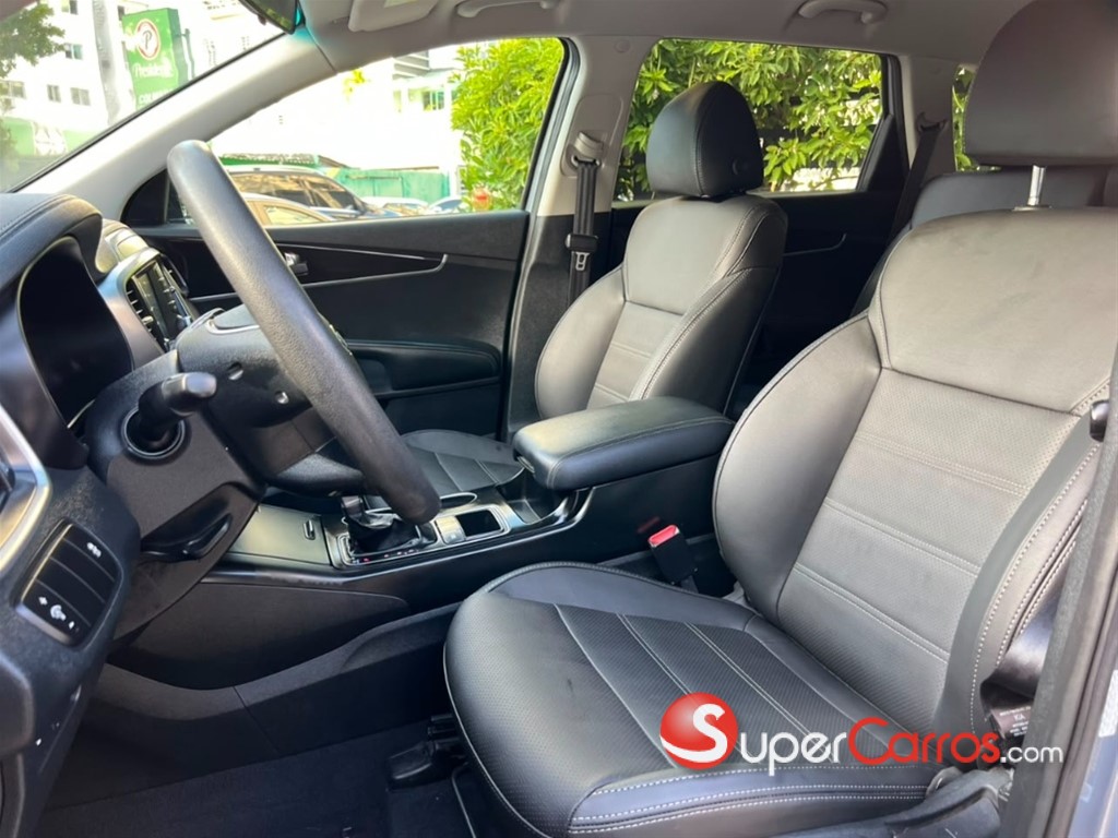 2020 Kia Sorento LX — foto 6 / 11