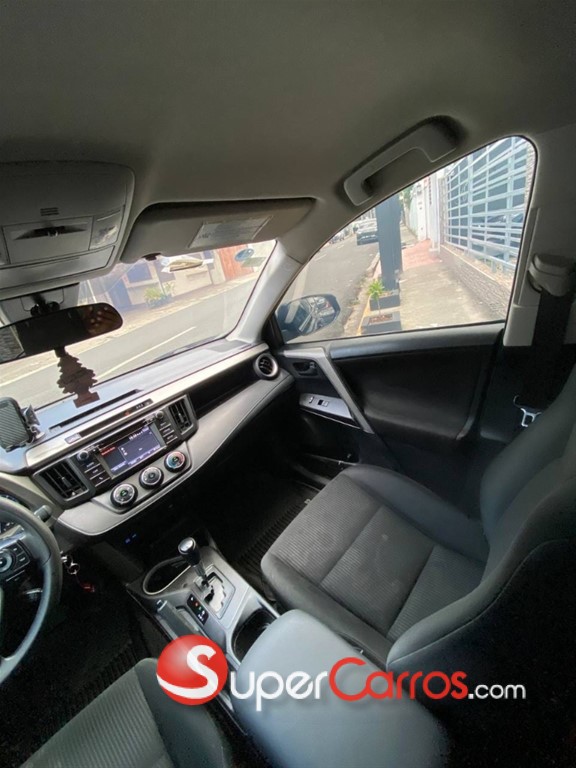 2017 Toyota RAV4 LE — foto 9 / 10