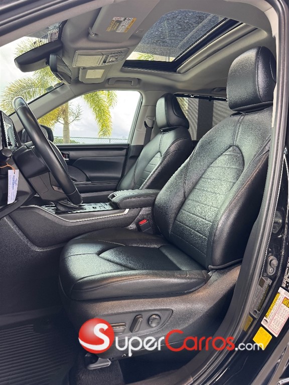 2021 Toyota Highlander XLE — foto 8 / 10