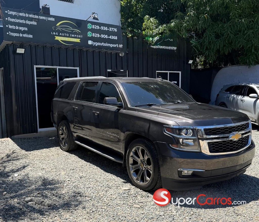 2017 Chevrolet Suburban LT — foto 2 / 9