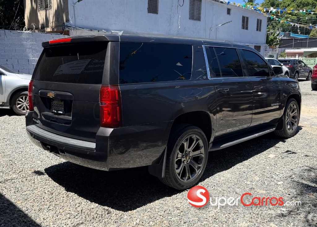 2017 Chevrolet Suburban LT — foto 3 / 9