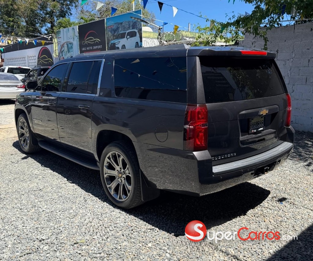 2017 Chevrolet Suburban LT — foto 5 / 9