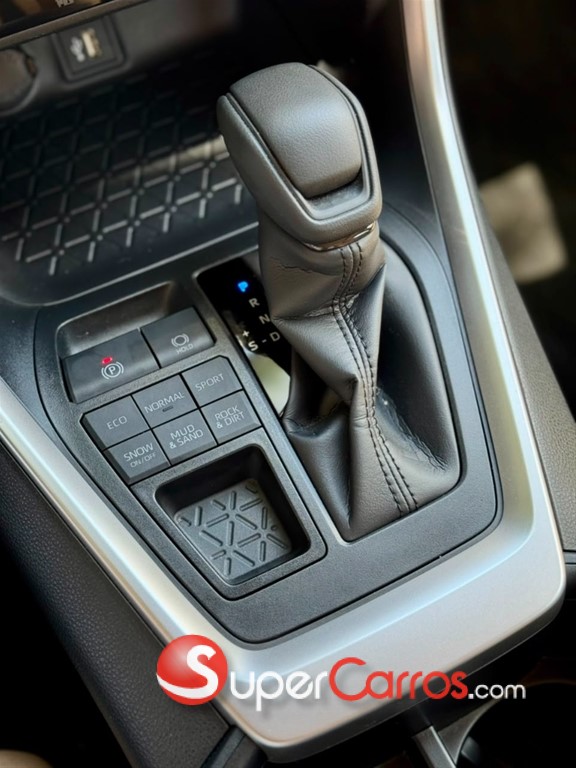 2025 Toyota RAV4 XLE — foto 2 / 11