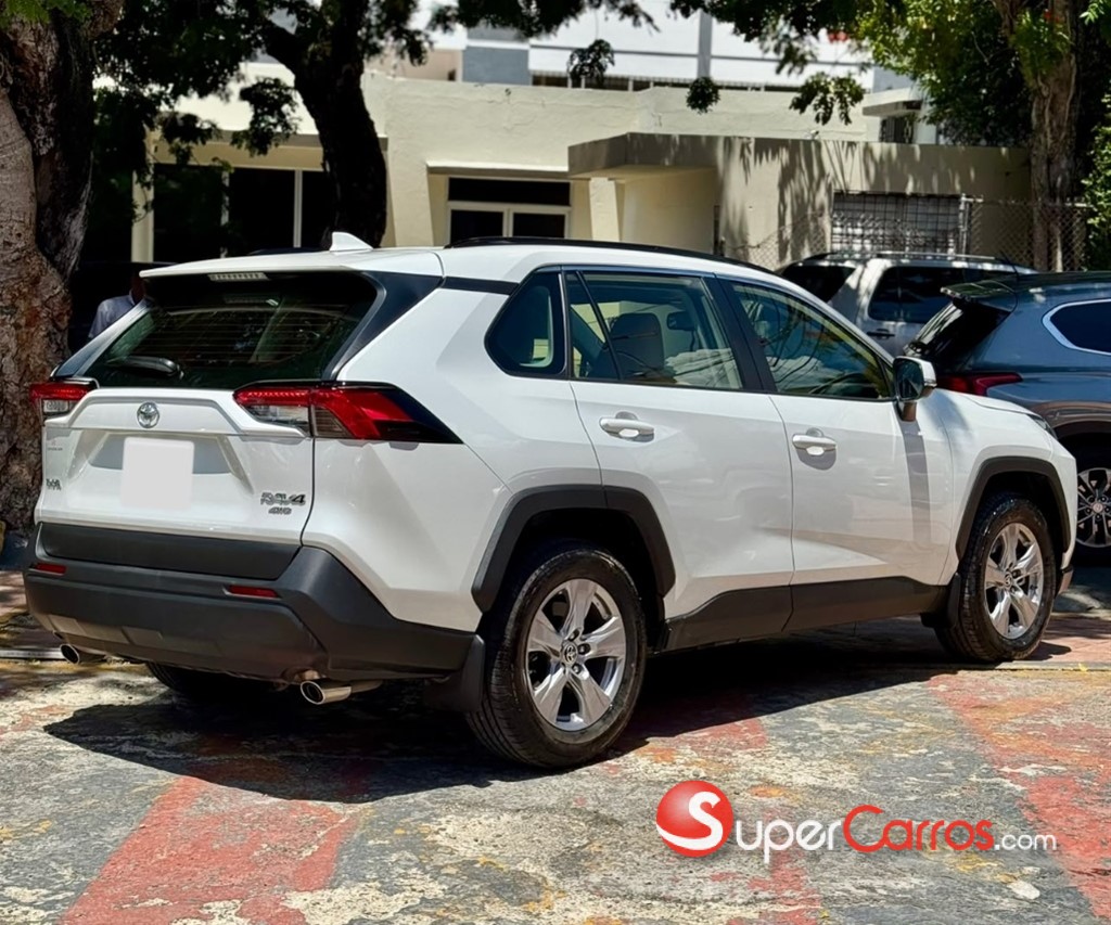 2025 Toyota RAV4 XLE — foto 7 / 11