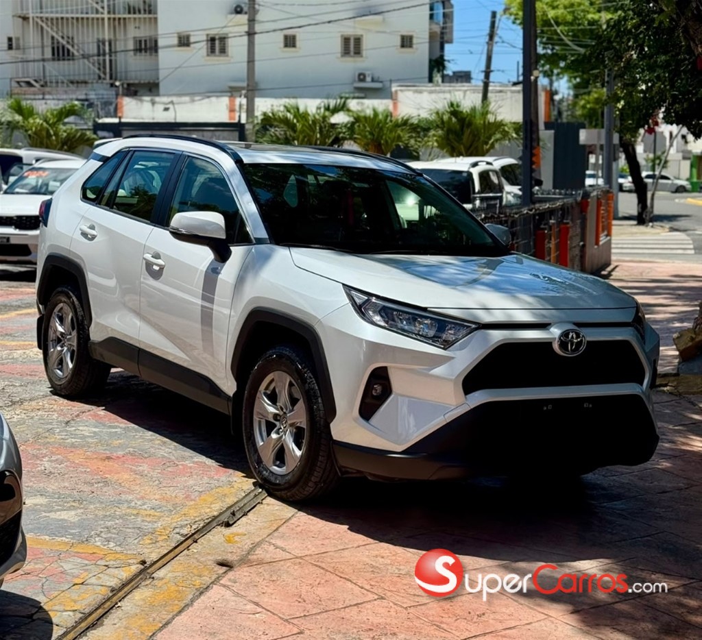 2025 Toyota RAV4 XLE — foto 8 / 11