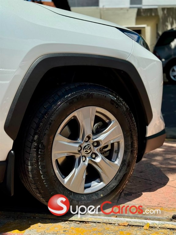 2025 Toyota RAV4 XLE — foto 9 / 11
