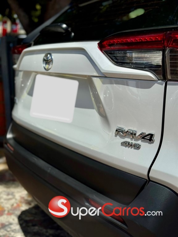 2025 Toyota RAV4 XLE — foto 10 / 11