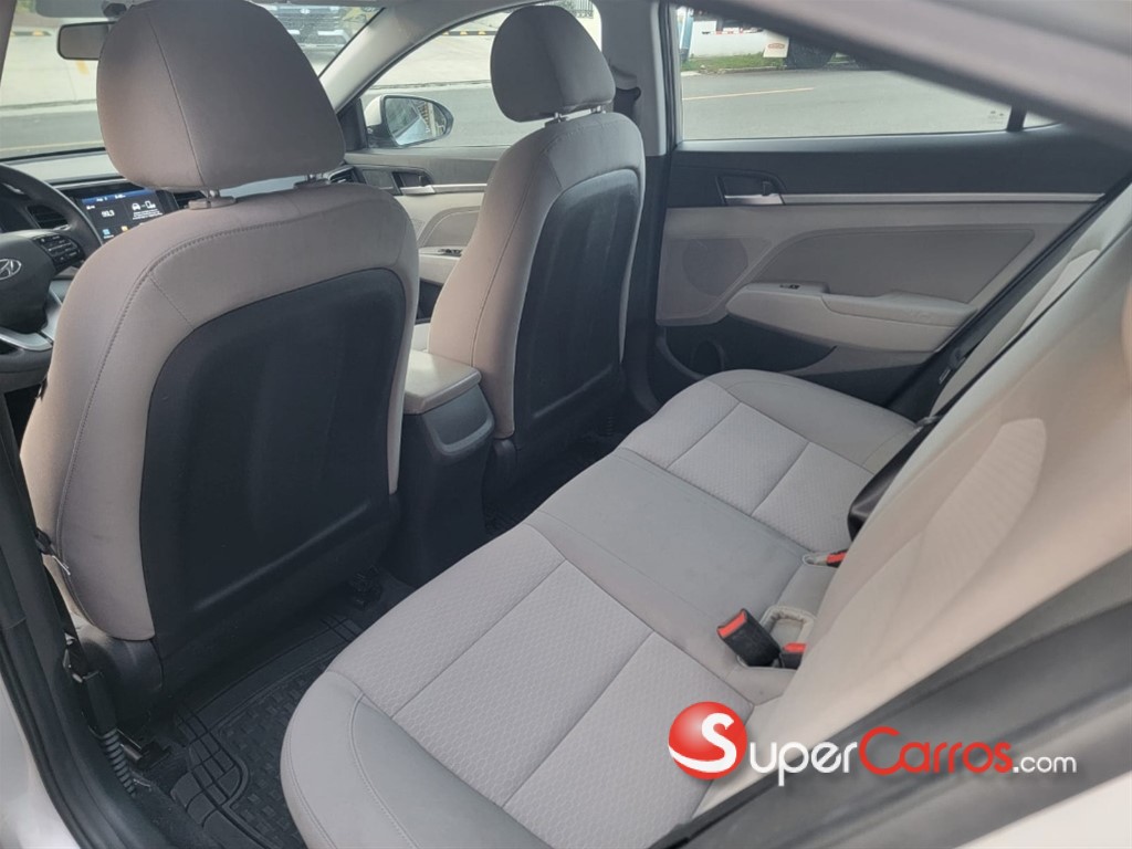 2020 Hyundai Elantra SEL — foto 8 / 9