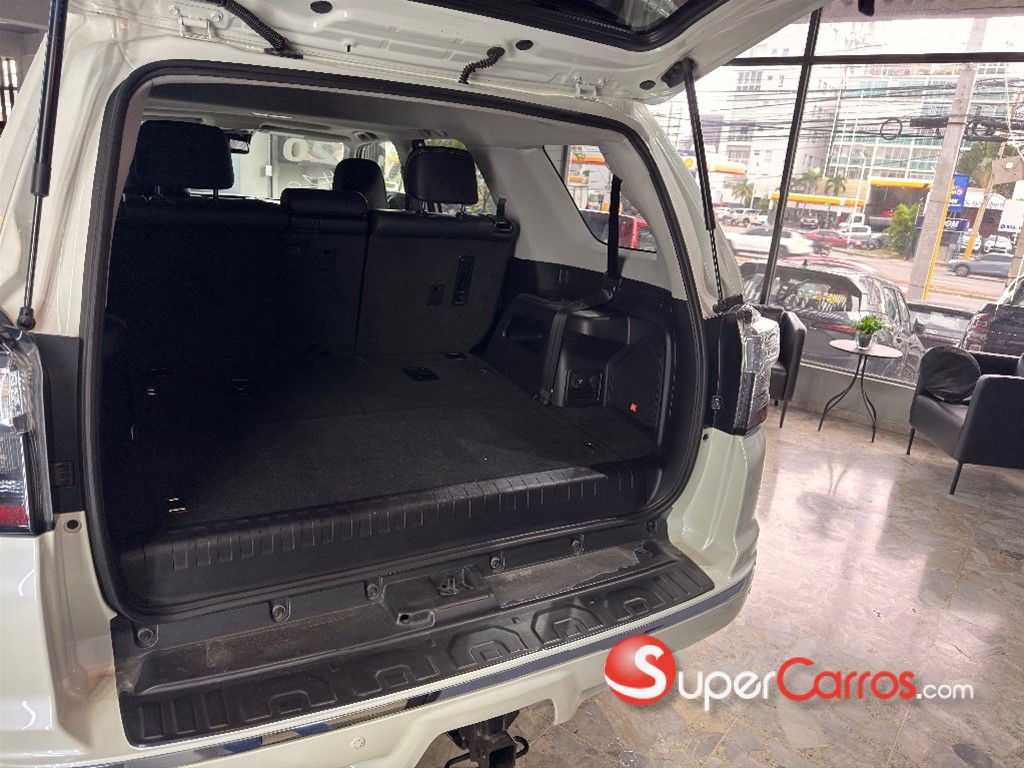2020 Toyota 4 Runner Limited — foto 6 / 8