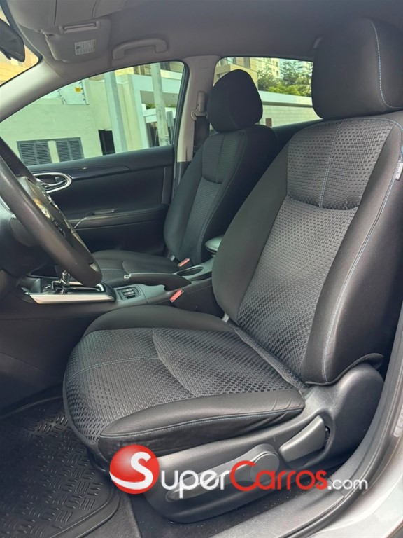 2017 Nissan Sentra SR — foto 4 / 8