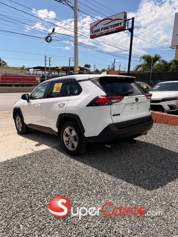 2022 Toyota RAV4 XLE — foto 3 / 10