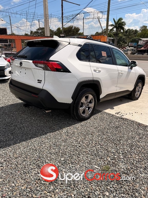 2022 Toyota RAV4 XLE — foto 5 / 10