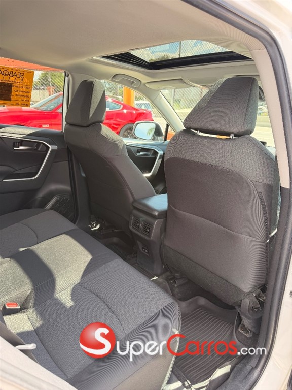 2022 Toyota RAV4 XLE — foto 7 / 10