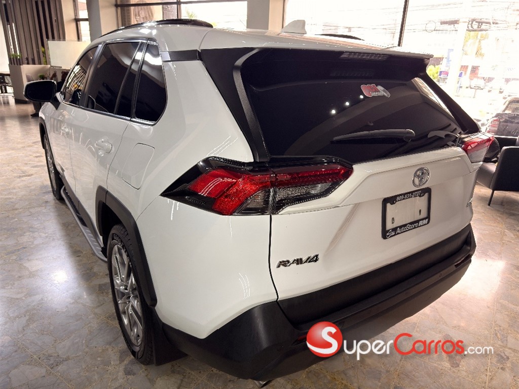 2020 Toyota RAV4 XLE Premium — foto 4 / 7