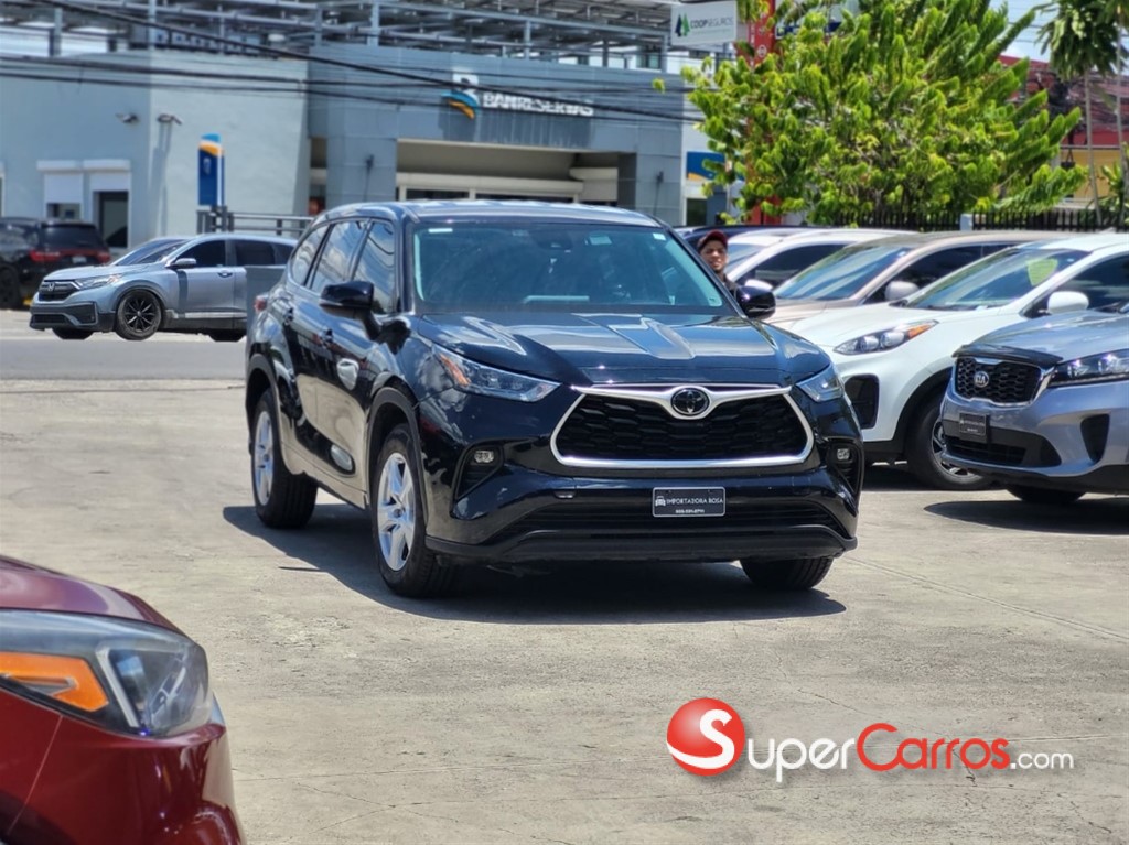 2020 Toyota Highlander LE Plus — foto 3 / 11