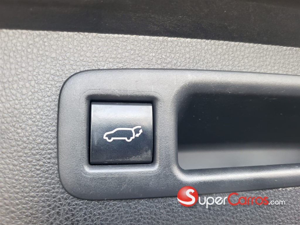 2020 Toyota Highlander LE Plus — foto 8 / 11