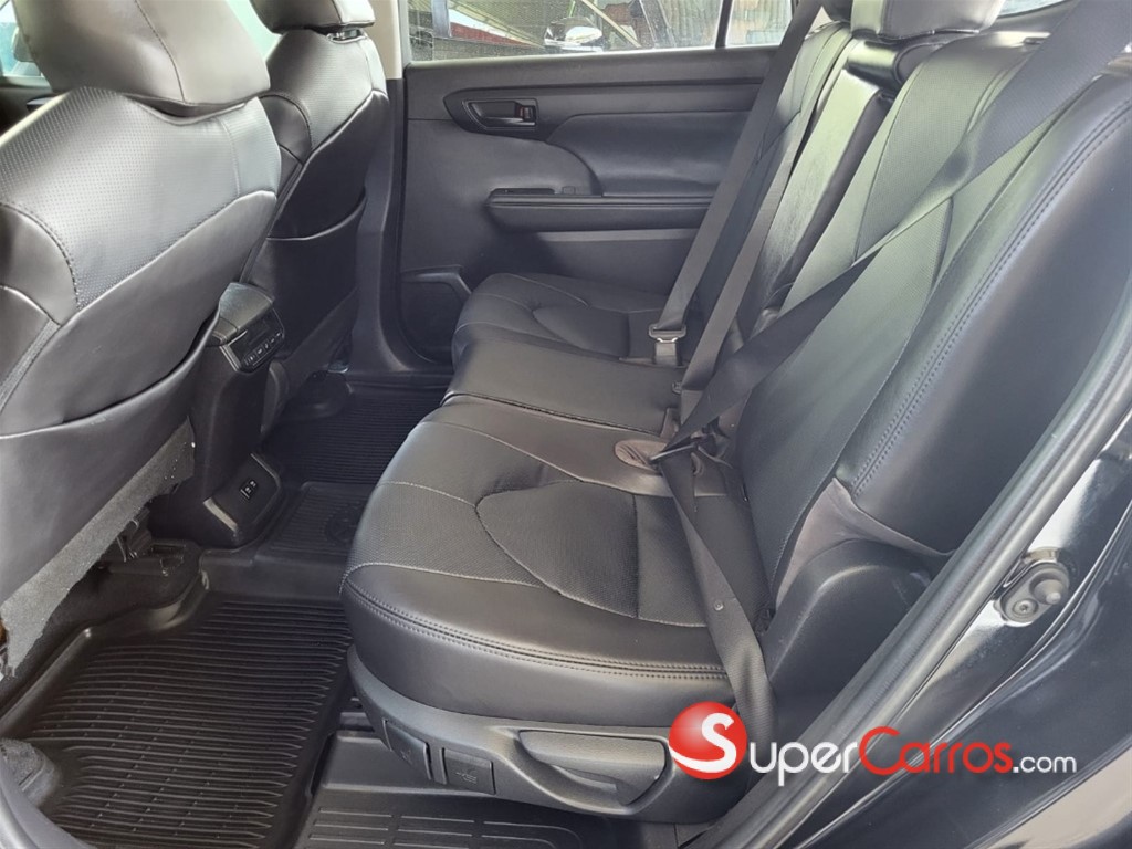 2020 Toyota Highlander LE Plus — foto 9 / 11