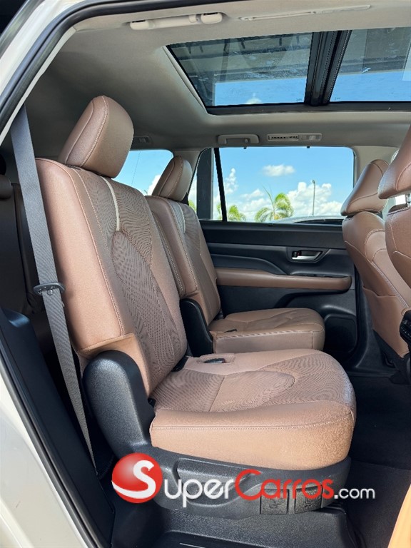 2024 Toyota Grand Highlander Platinum — foto 6 / 10