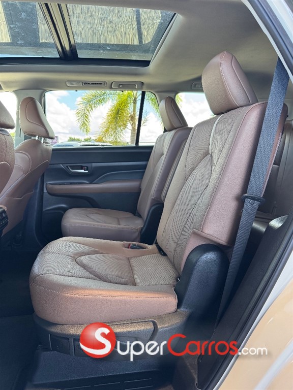 2024 Toyota Grand Highlander Platinum — foto 8 / 10