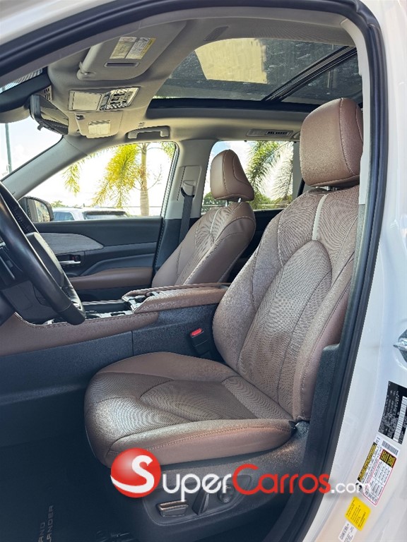 2024 Toyota Grand Highlander Platinum — foto 9 / 10