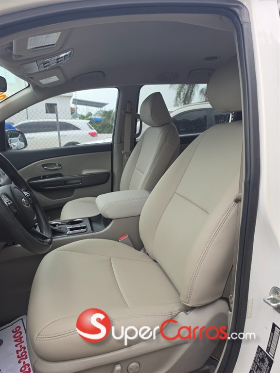 2020 Kia Sedona LX — foto 9 / 11