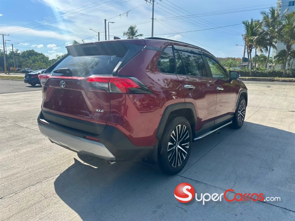 2021 Toyota RAV4 XLE Premium — foto 6 / 12