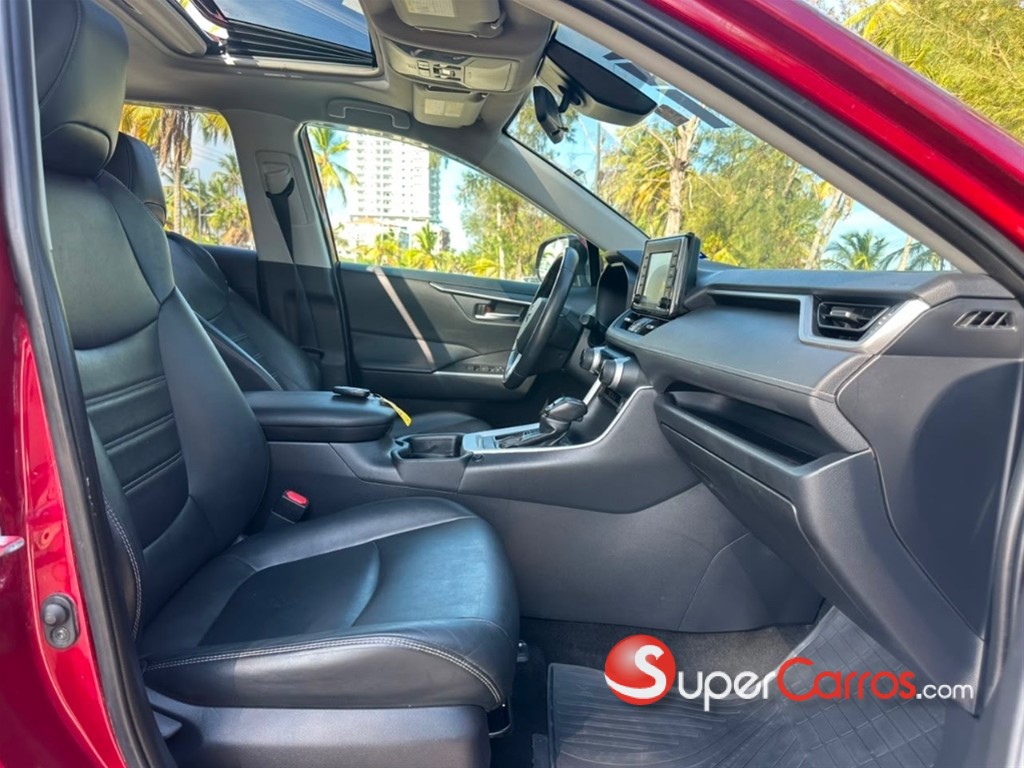 2021 Toyota RAV4 XLE Premium — foto 8 / 12