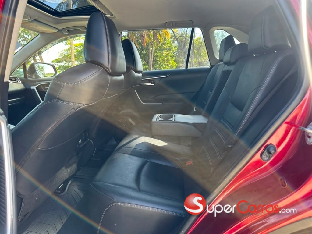 2021 Toyota RAV4 XLE Premium — foto 9 / 12