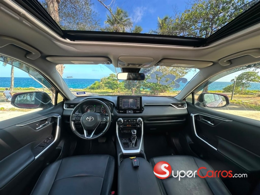 2021 Toyota RAV4 XLE Premium — foto 10 / 12