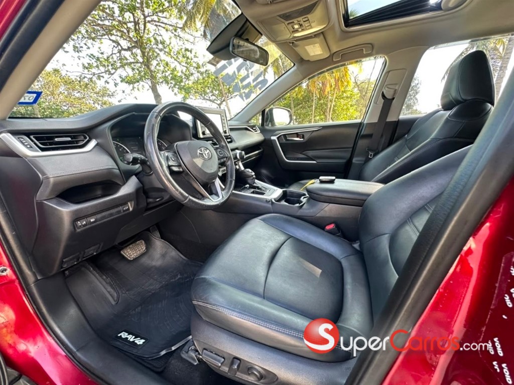 2021 Toyota RAV4 XLE Premium — foto 11 / 12