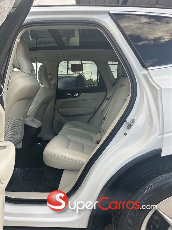 2022 Volvo XC60 — foto 10 / 12