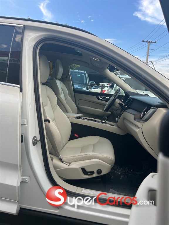 2022 Volvo XC60 — foto 11 / 12