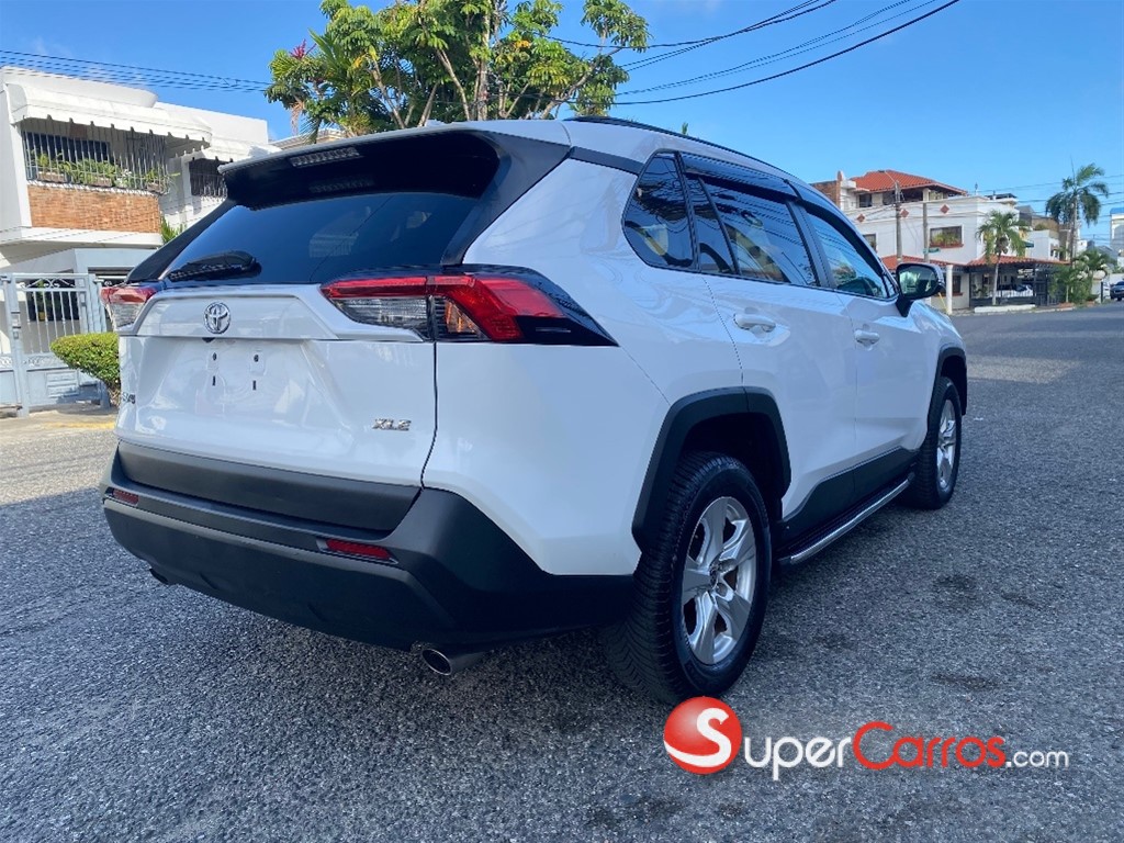 2021 Toyota RAV4 XLE — foto 4 / 12