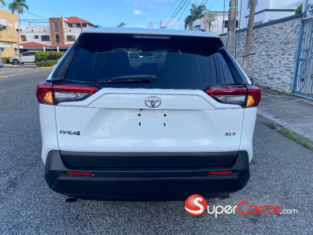 2021 Toyota RAV4 XLE — foto 5 / 12