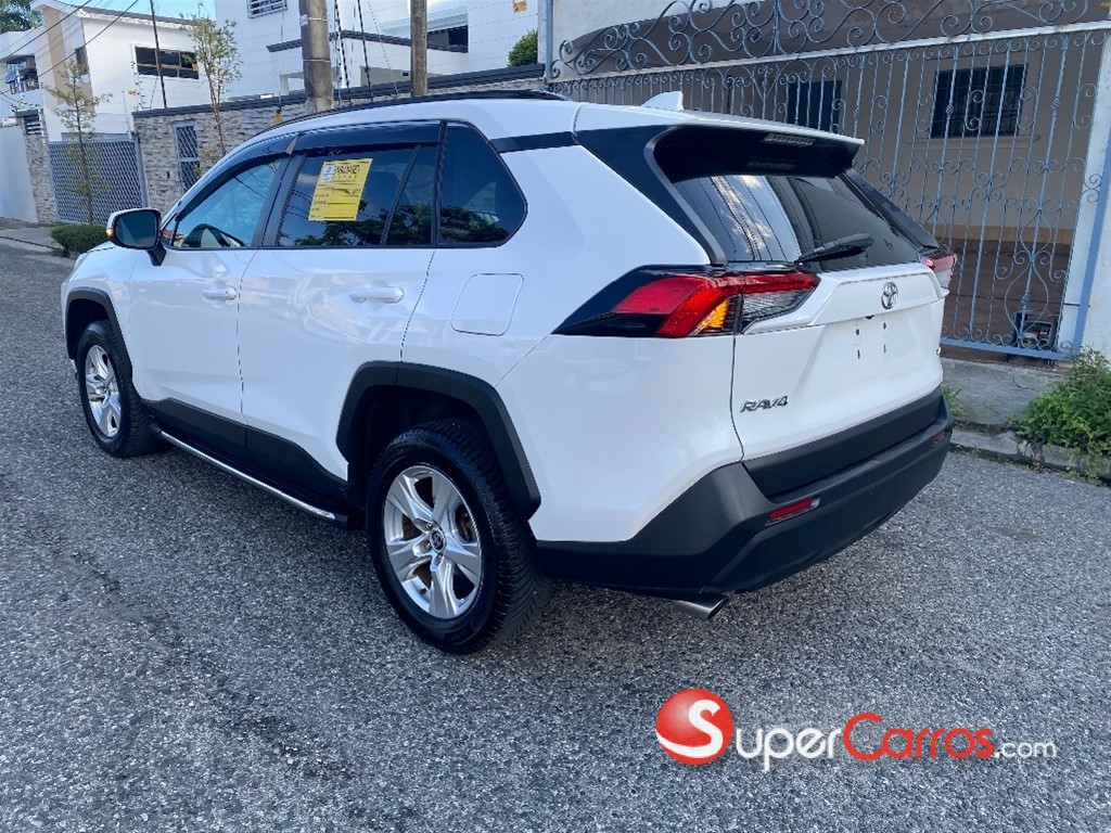 2021 Toyota RAV4 XLE — foto 6 / 12