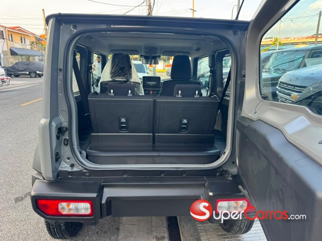 2027 Suzuki Jimny GLX — foto 10 / 12
