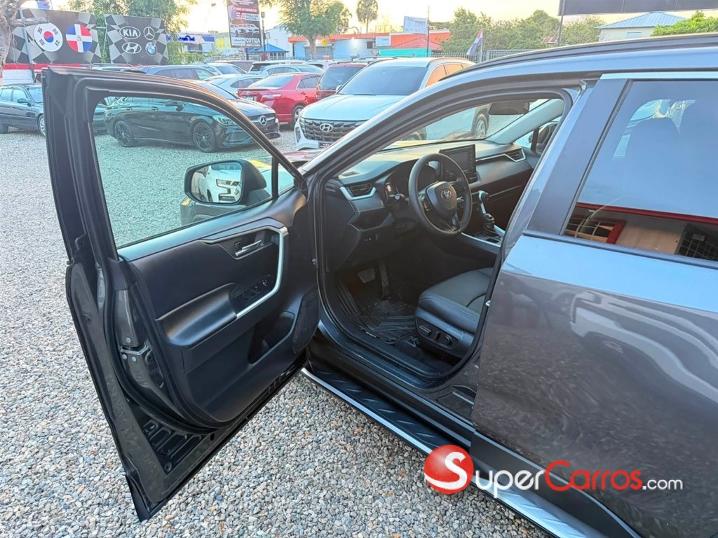 2021 Toyota RAV4 XLE — foto 4 / 12