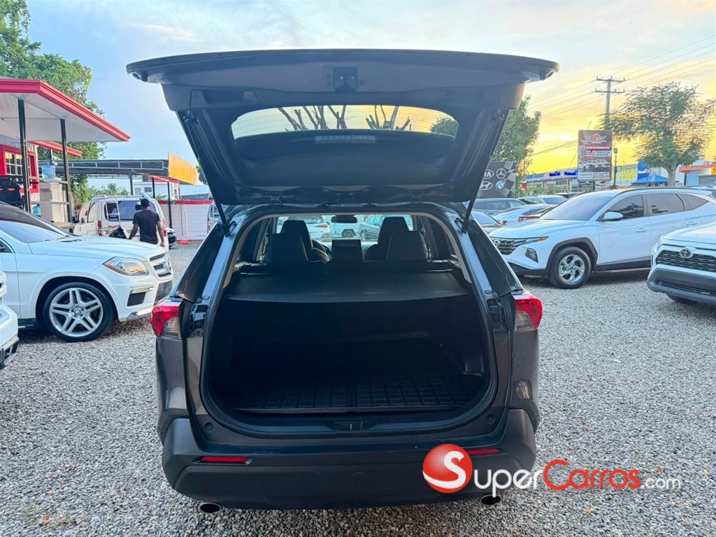 2021 Toyota RAV4 XLE — foto 5 / 12