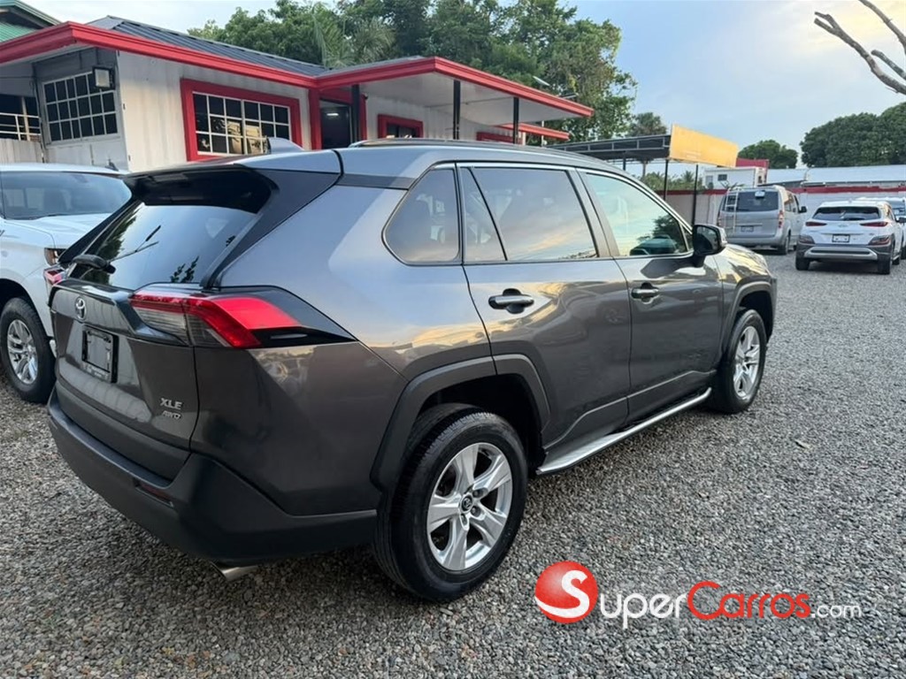 2021 Toyota RAV4 XLE — foto 6 / 12