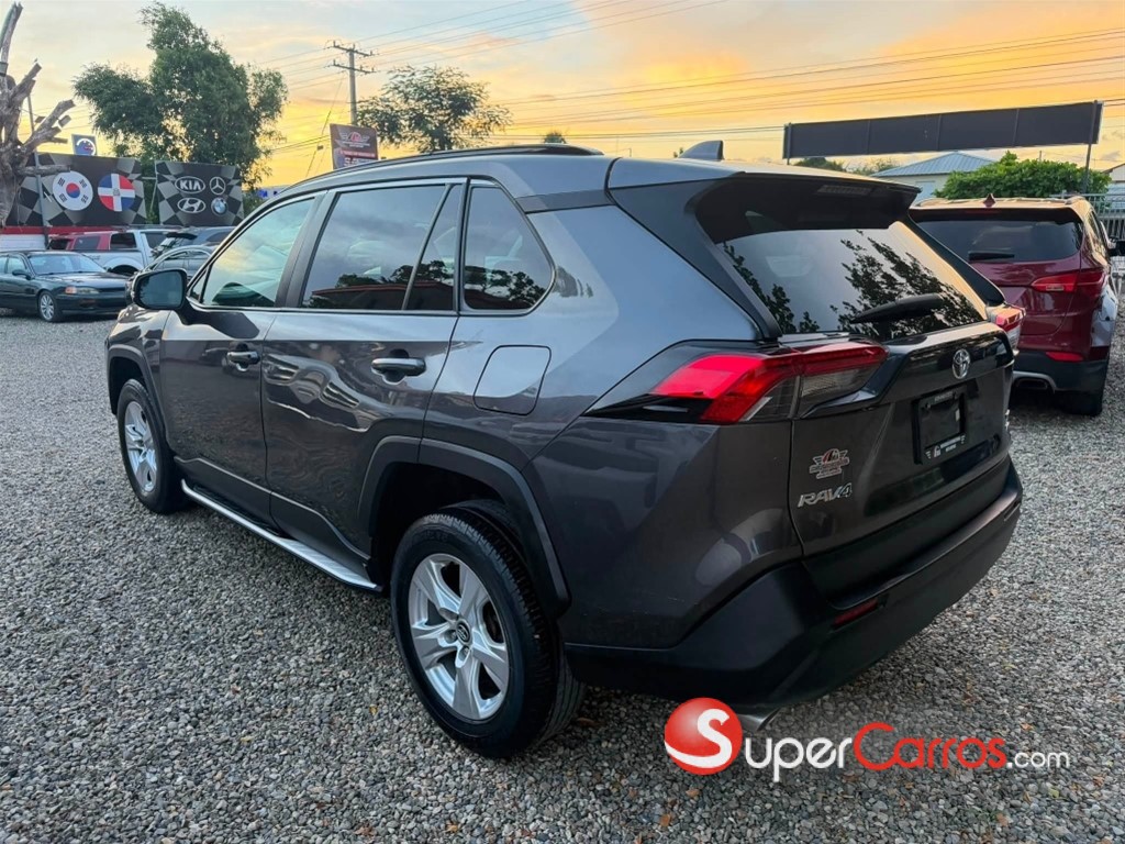 2021 Toyota RAV4 XLE — foto 7 / 12