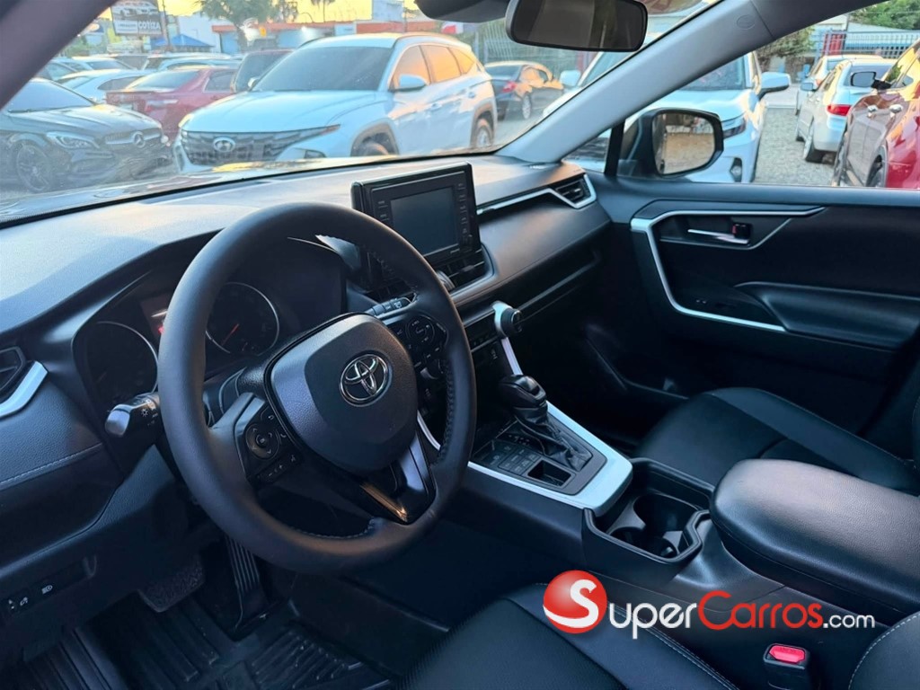2021 Toyota RAV4 XLE — foto 9 / 12