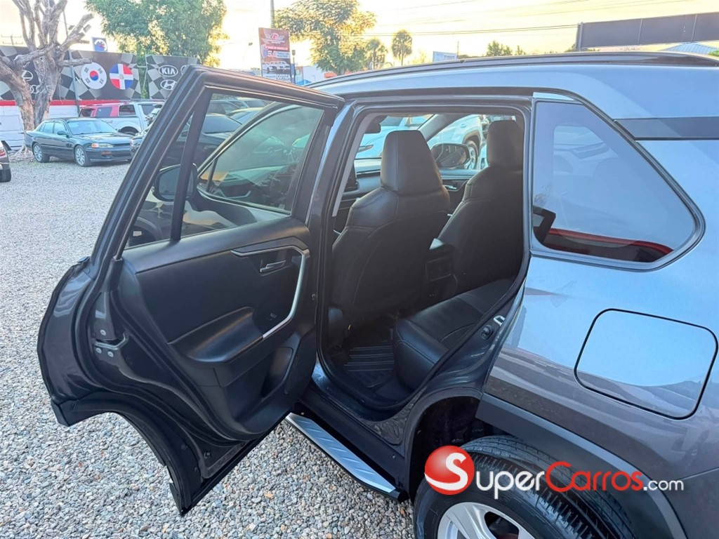 2021 Toyota RAV4 XLE — foto 10 / 12