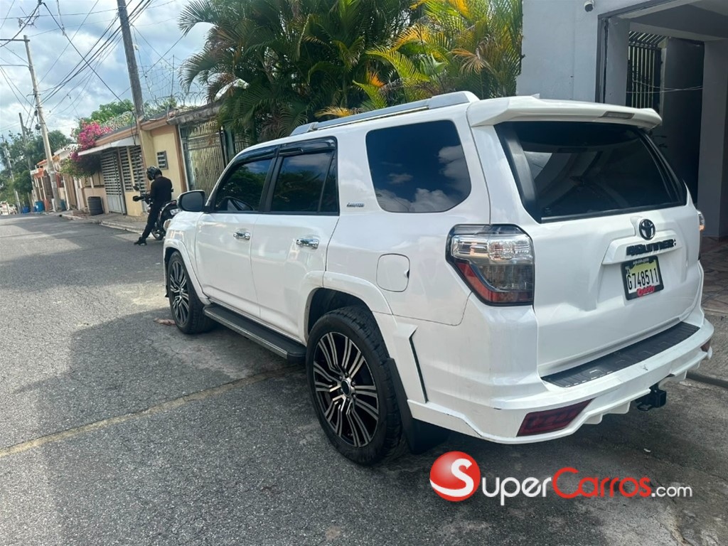 2020 Toyota 4 Runner SR5 — foto 3 / 11