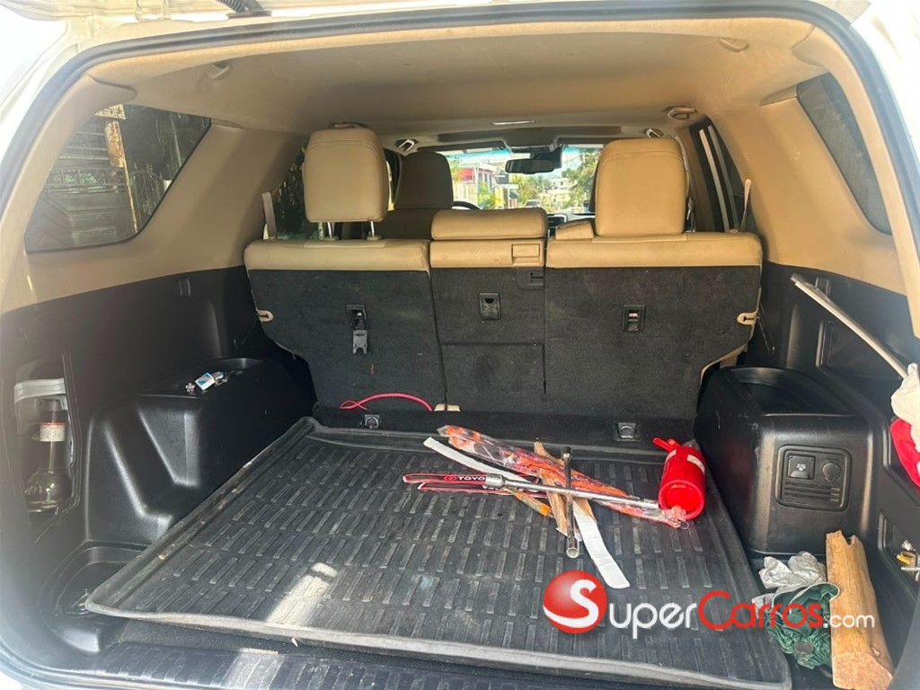 2020 Toyota 4 Runner SR5 — foto 5 / 11